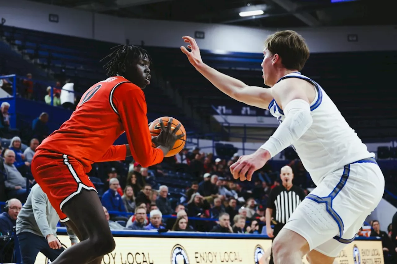 Wayne McKinney III’s coast-to-coast basket at the buzzer helps Aztecs topple Air Force