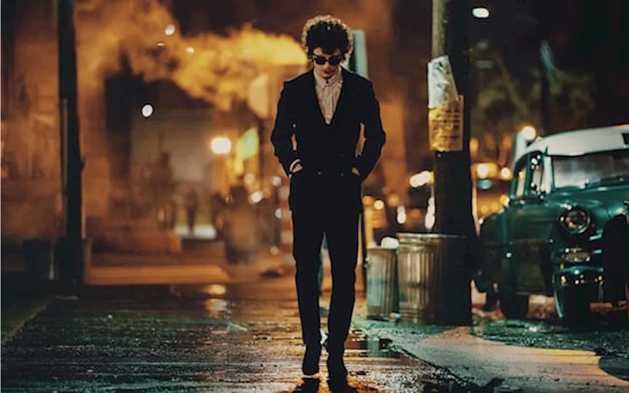 A complete Unkonwn, la recensione del film su Bob Dylan con Timothée Chalamet