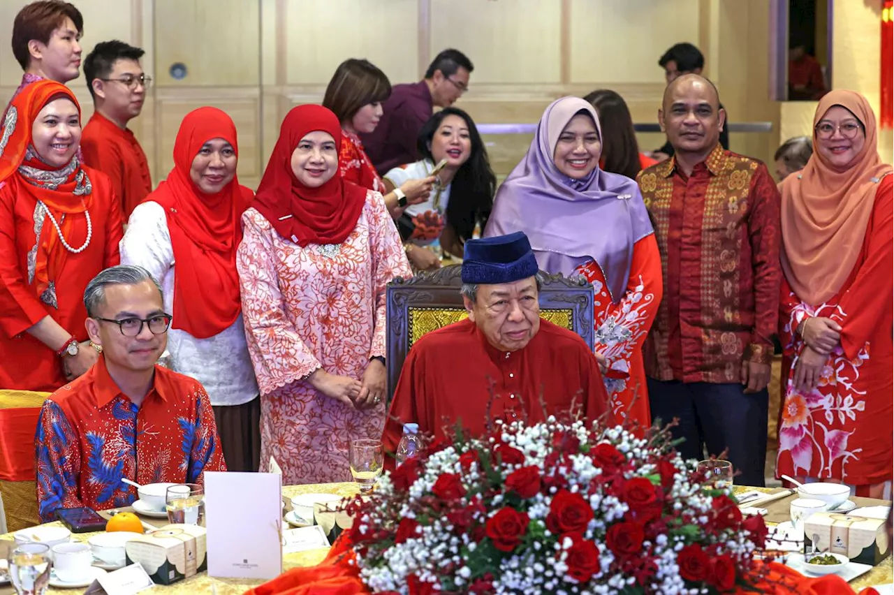 Selangor Ruler graces CNY gathering hosted by Bernama