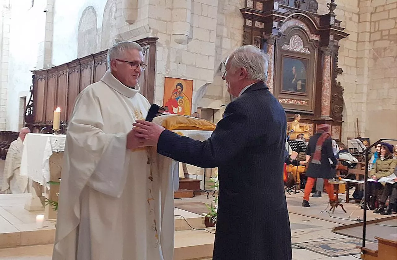 Chancelade : le père Louis de Romanet a été installé et a reçu les clés de l’église