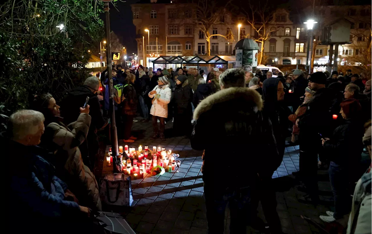 Messerattacke in Aschaffenburg: Ermittler suchen nach Tatmotiv - Täter war ausreisepflichtig