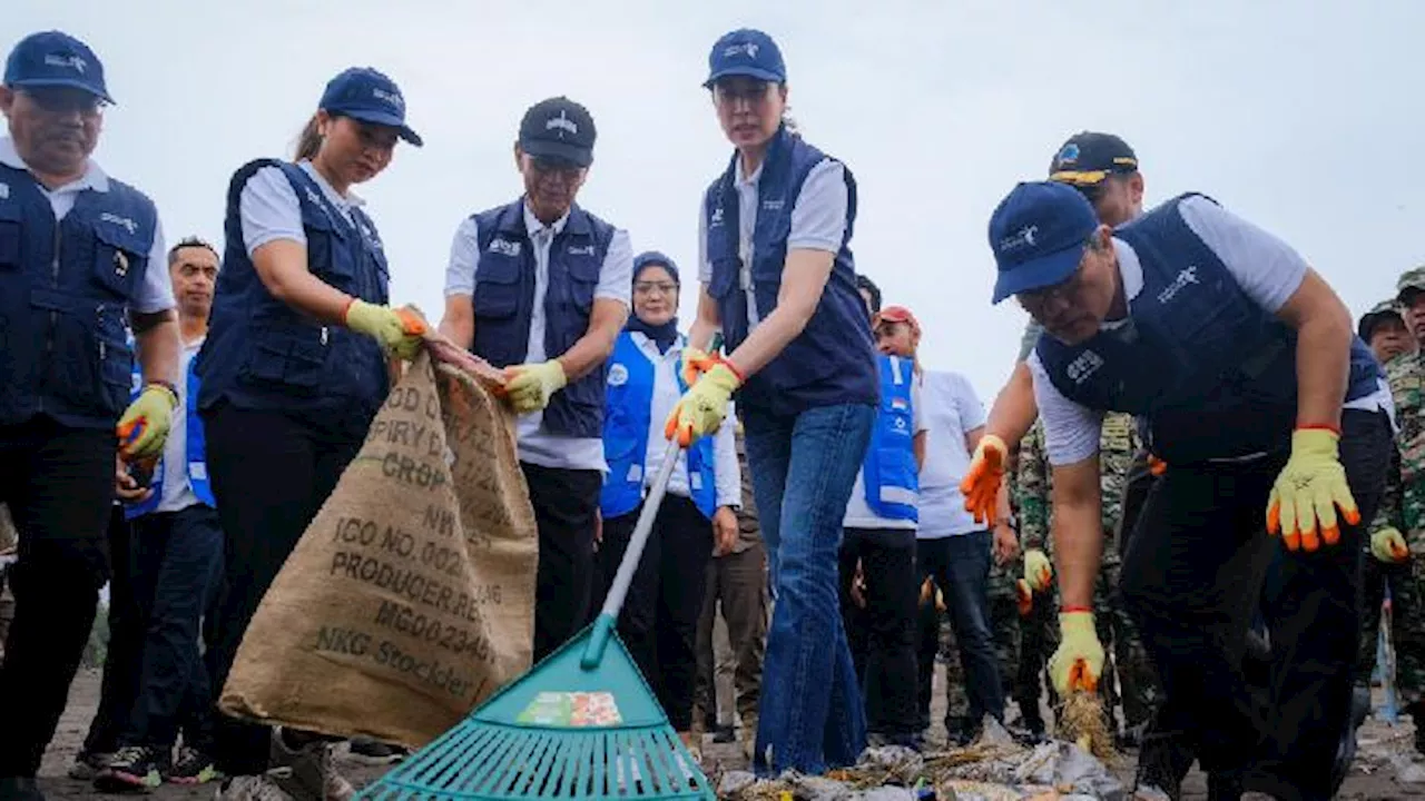 Tujuan Menteri Pariwisata Meluncurkan Gerakan Wisata Bersih di Pantai Parangtritis