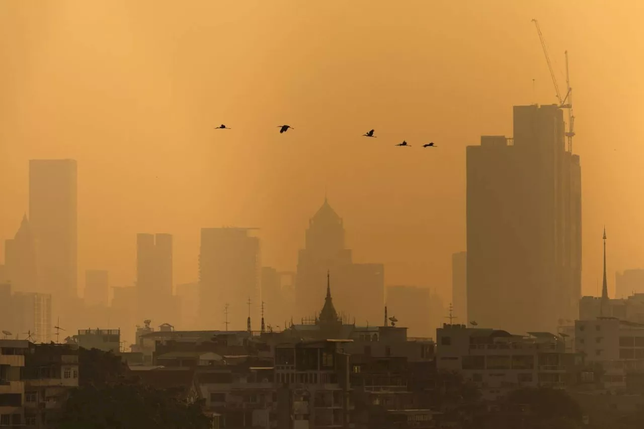 Nearly 200 Bangkok schools close over air pollution