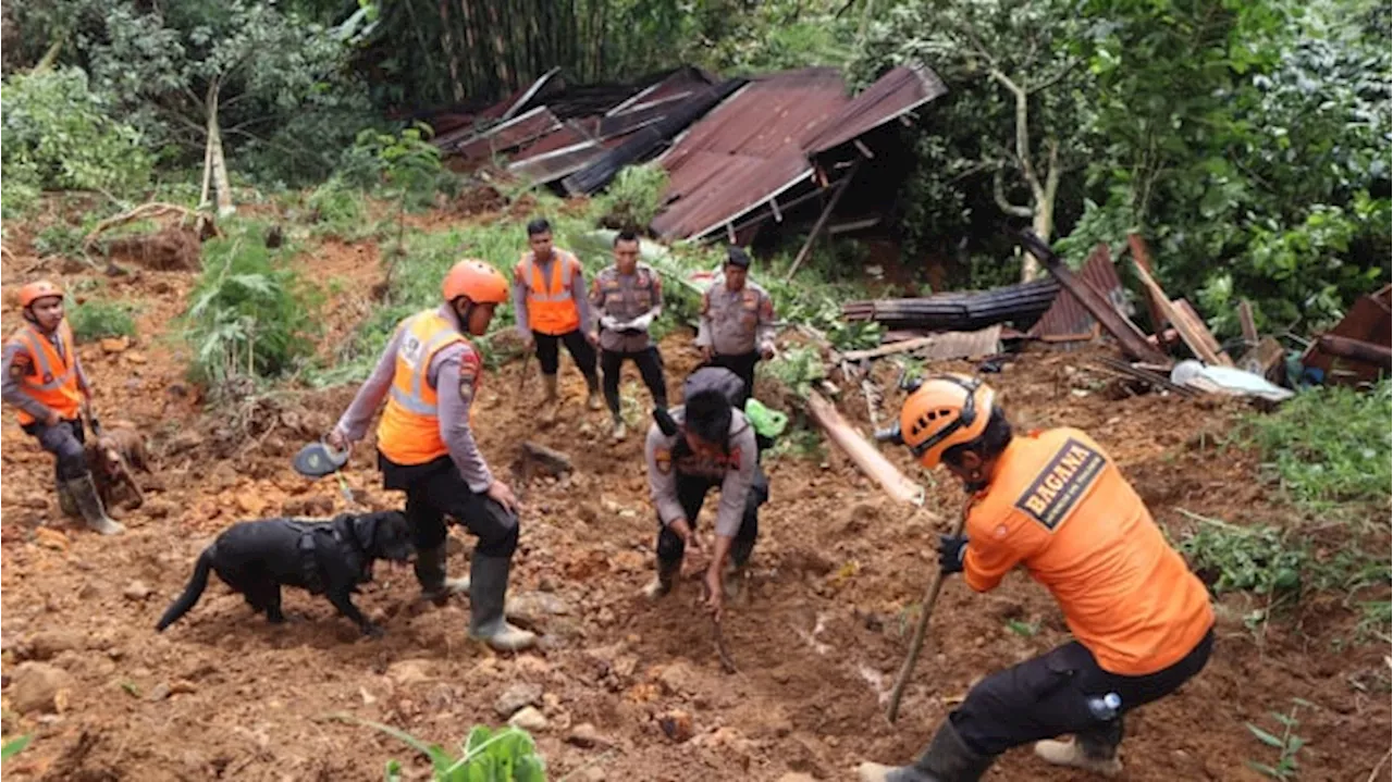 Tim K-9 Polda Jateng Temukan Jenazah Bayi 5 Bulan Korban Tanah Longsor di Pekalongan