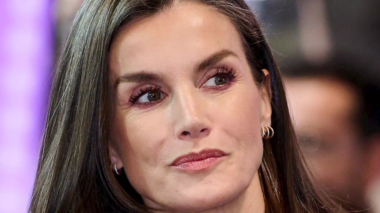 Königin Letizia setzt auf Kitten Heels und rosafarbenen Blazer