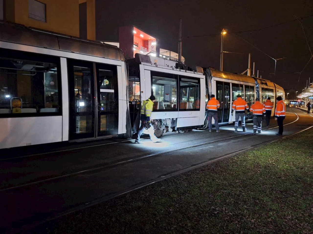 Extraction de la deuxième rame accidentée du tram de Strasbourg