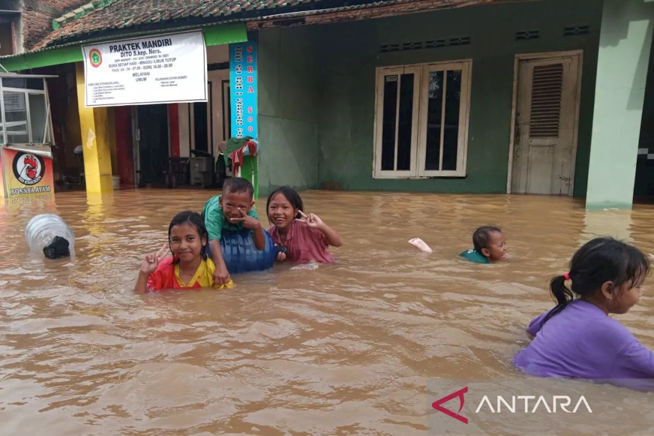 Banjir Merendam 15 Desa di Cirebon, Jawa Barat