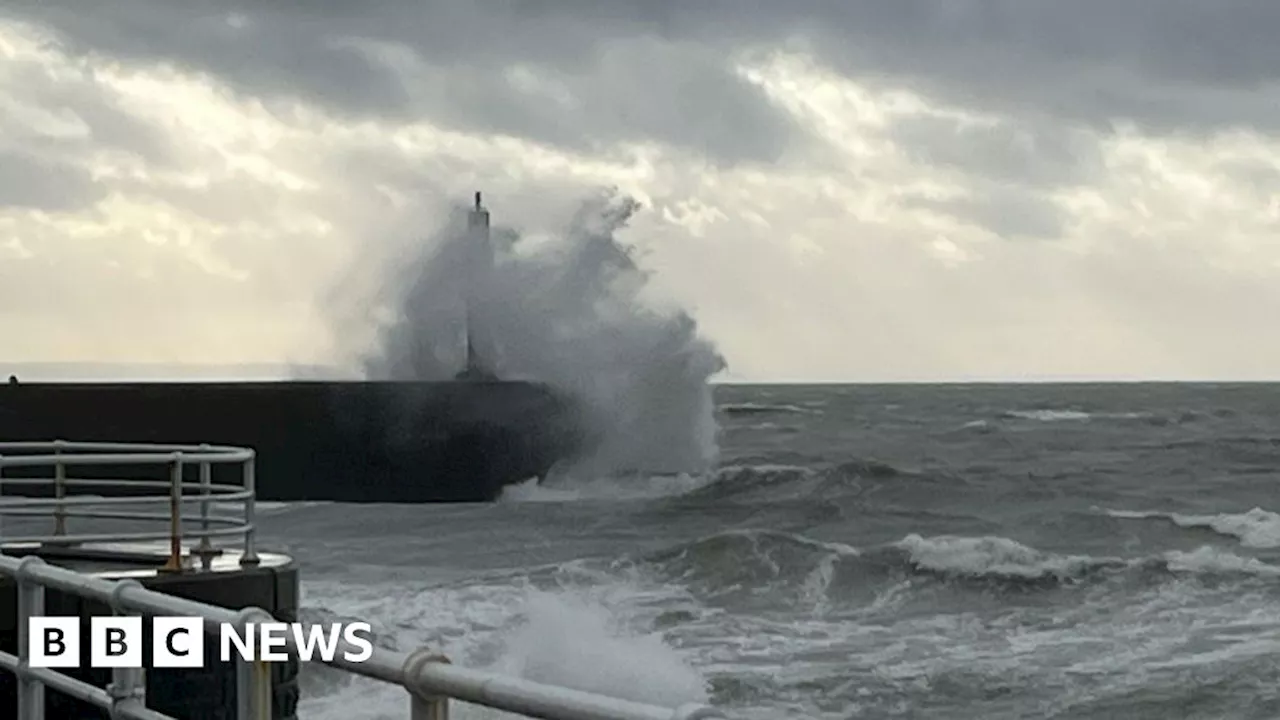 Storm Éowyn: Schools Closed and Travel Disrupted in Wales