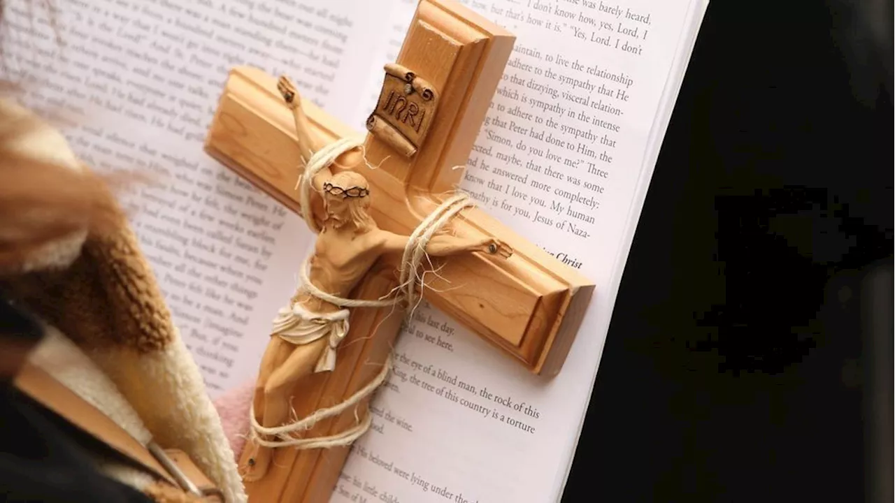 Connecticut Teacher Suspended for Displaying Crucifix in Classroom