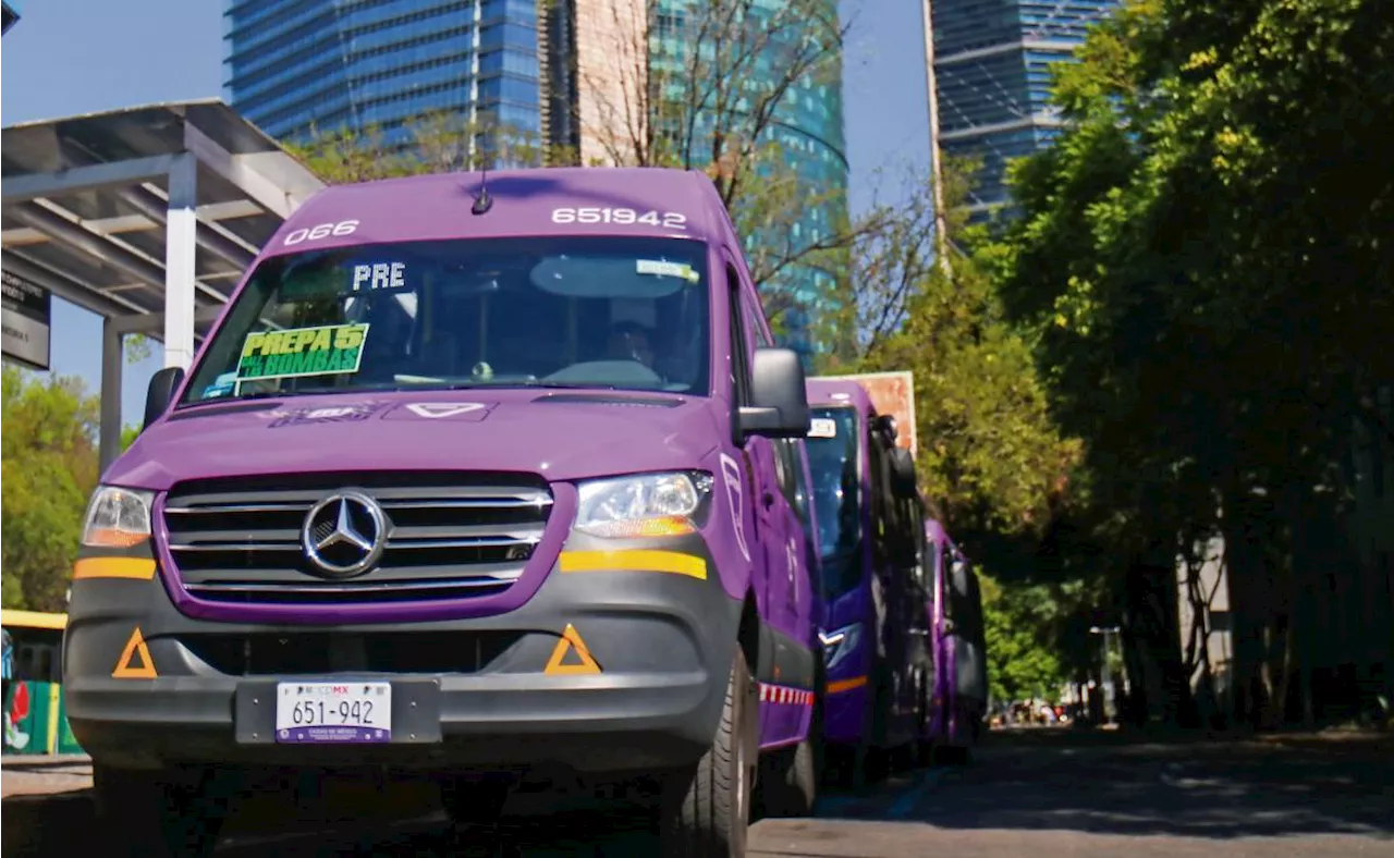 Camionetas moradas modernizan el transporte público en la Ciudad de México