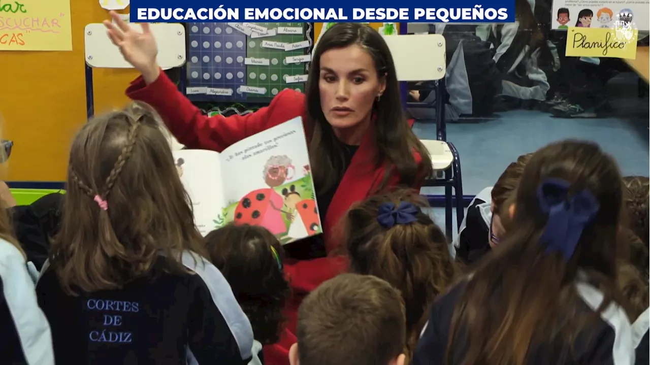 La reina Letizia visita un colegio que enseña a los niños a gestionar sus emociones