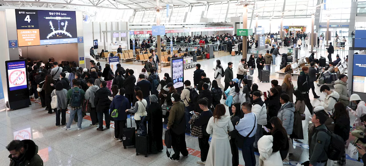 설 연휴 맞이 인천공항 붐비고, 고속도로 통행료 면제 등 특별 교통대책 시행