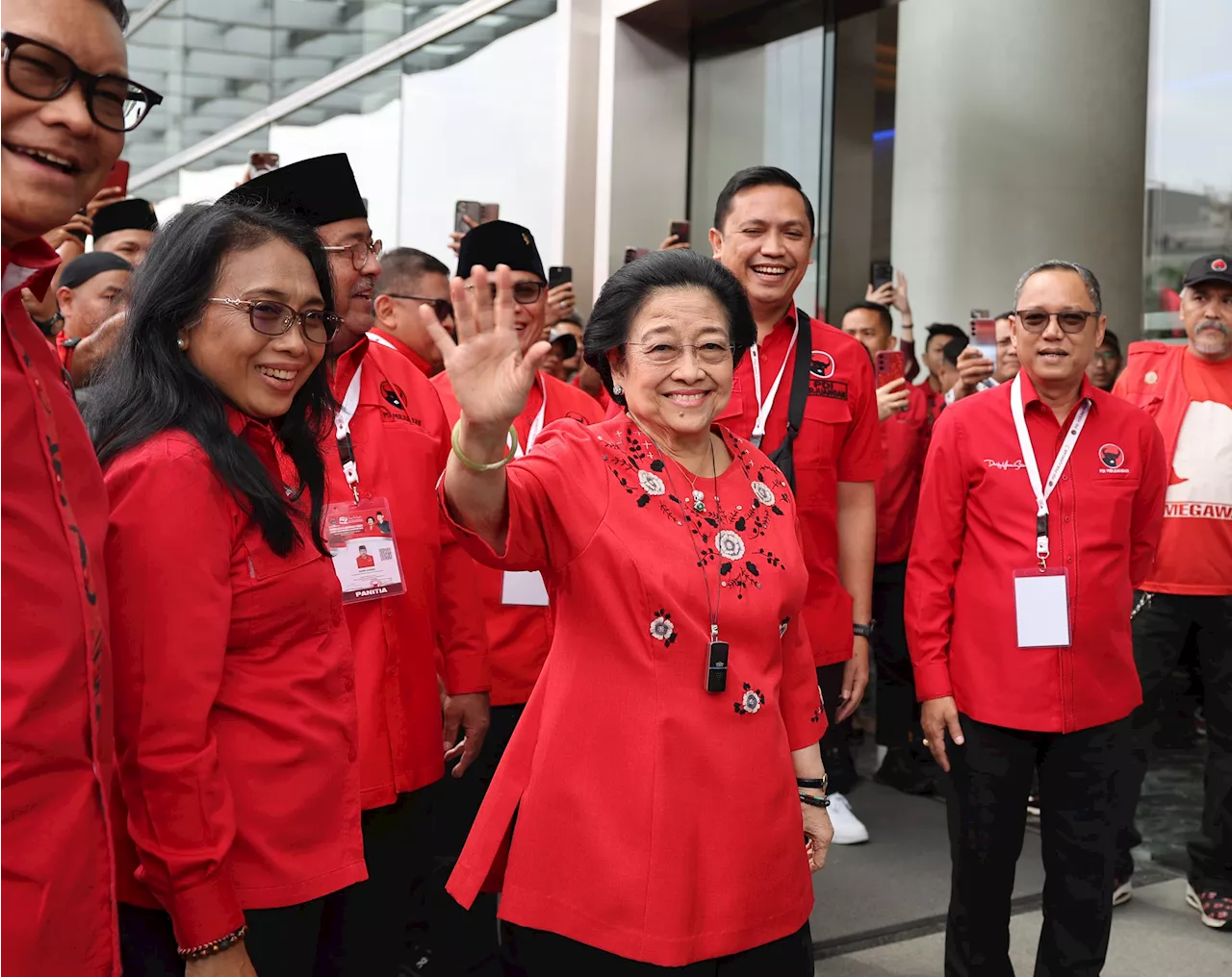 Dilukiskan sebagai Srikandi Membawa Panah, Megawati: Saya Disuruh Membidik Siapa?