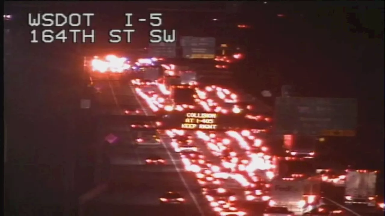 Multiple collisions on I-5 in Lynnwood block multiple southbound lanes