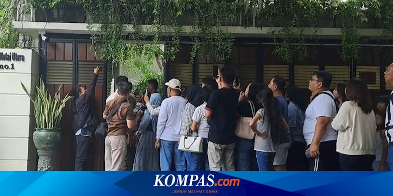 Warga Antre Temui Jokowi di Rumah Pribadinya