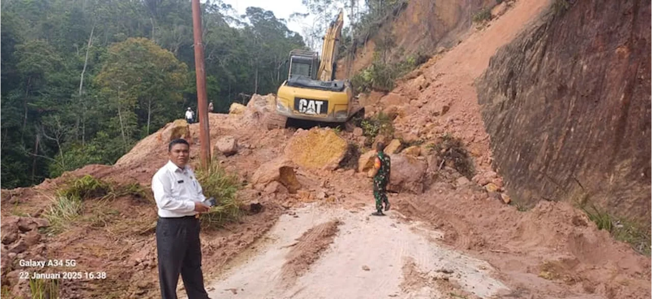 Akibat Longsor 7 Desa di Kabupaten Toba Terisolasi