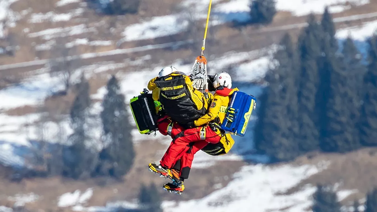 Frau und Tochter stockt der Atem: Schwere Stürze: Ski-Stars auf Streif mit Helikopter geborgen