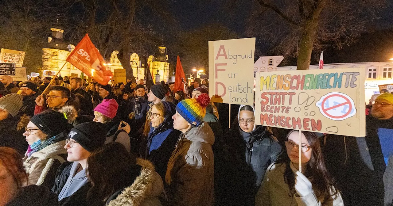 Mit Video und Fotostrecke: Hunderte demonstrieren in Paderborn gegen AfD-Empfang