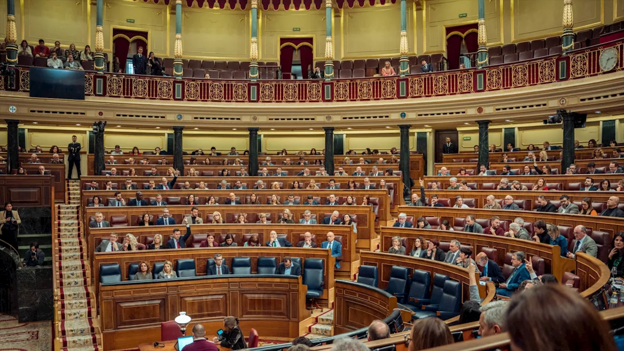 Sumar, sindicatos y aliados presionan a Sánchez para devolver ya al Congreso la subida de las pensiones