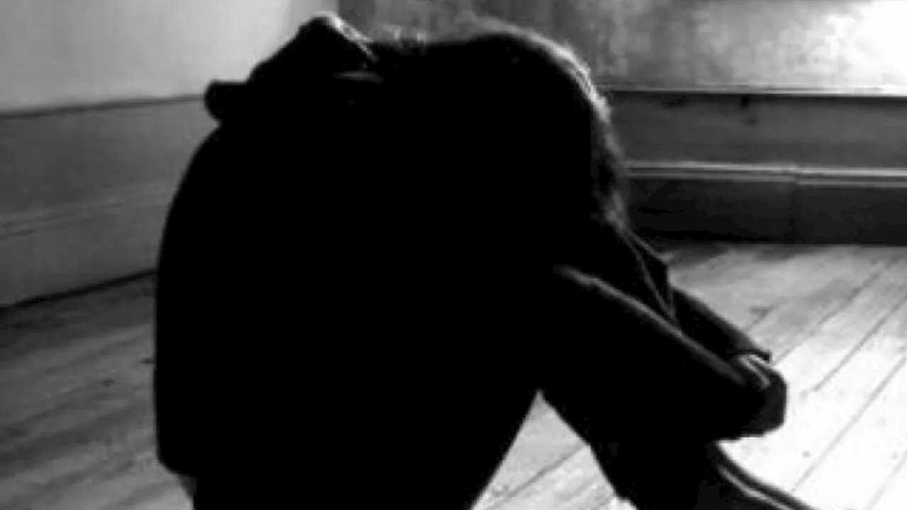 Ragazze Immagine Drogata e Violentata in Discoteca