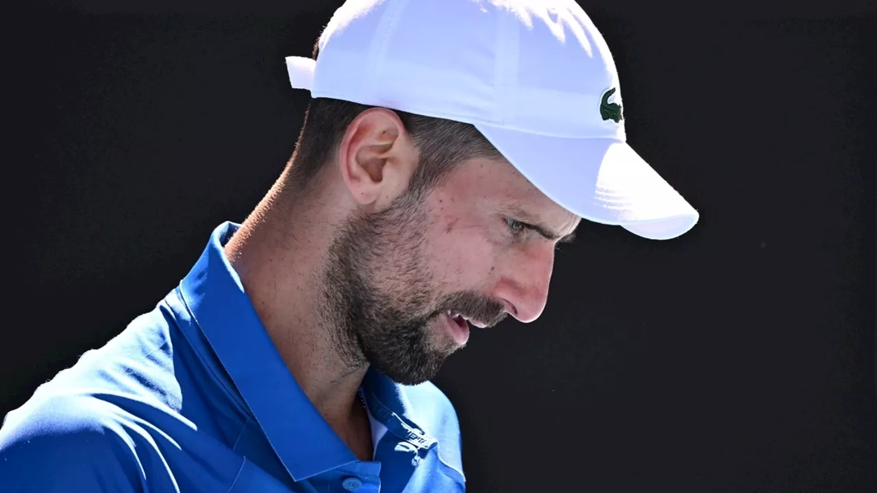 Djokovic se retira por lesión en semifinales del Abierto de Australia