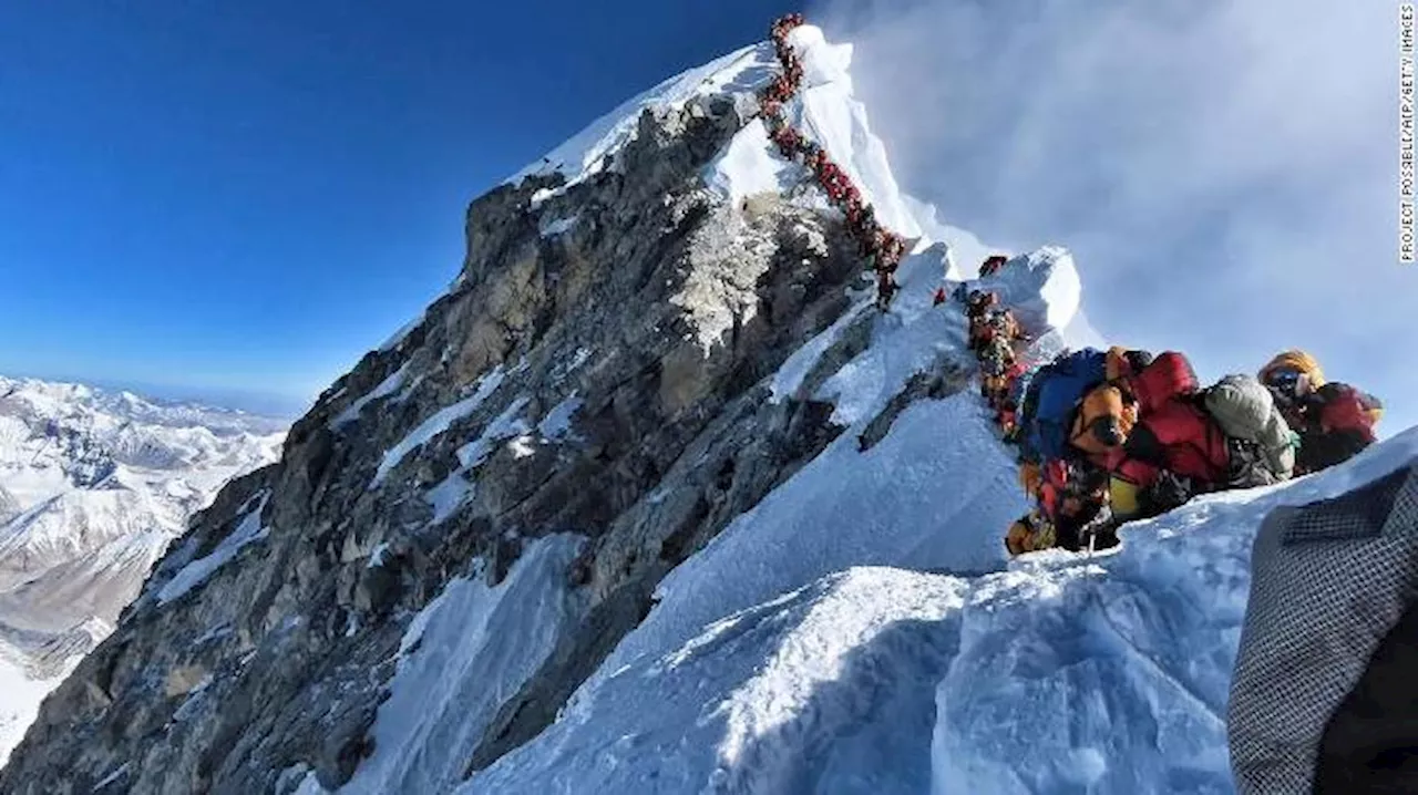 Biaya Pendakian Gunung Everest Naik 36 Persen Mulai September 2024