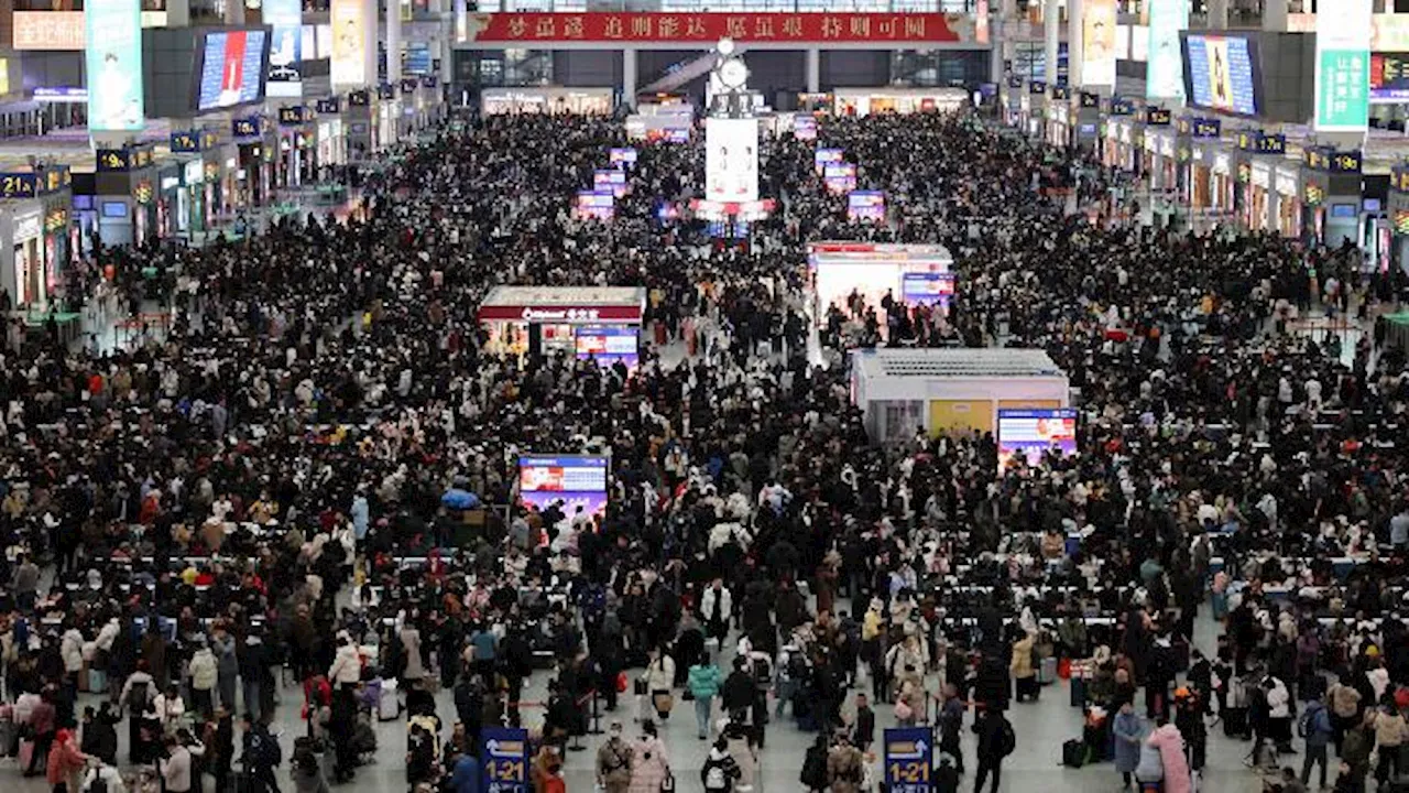 Kepadatan Stasiun Shanghai Hongqiao Menjelang Tahun Baru Imlek