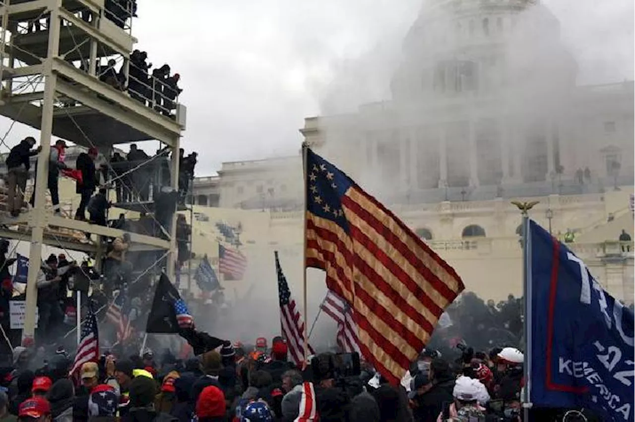 Trump Berikan Grasi Penuh kepada 1.500 Terdakwa Serangan Capitol