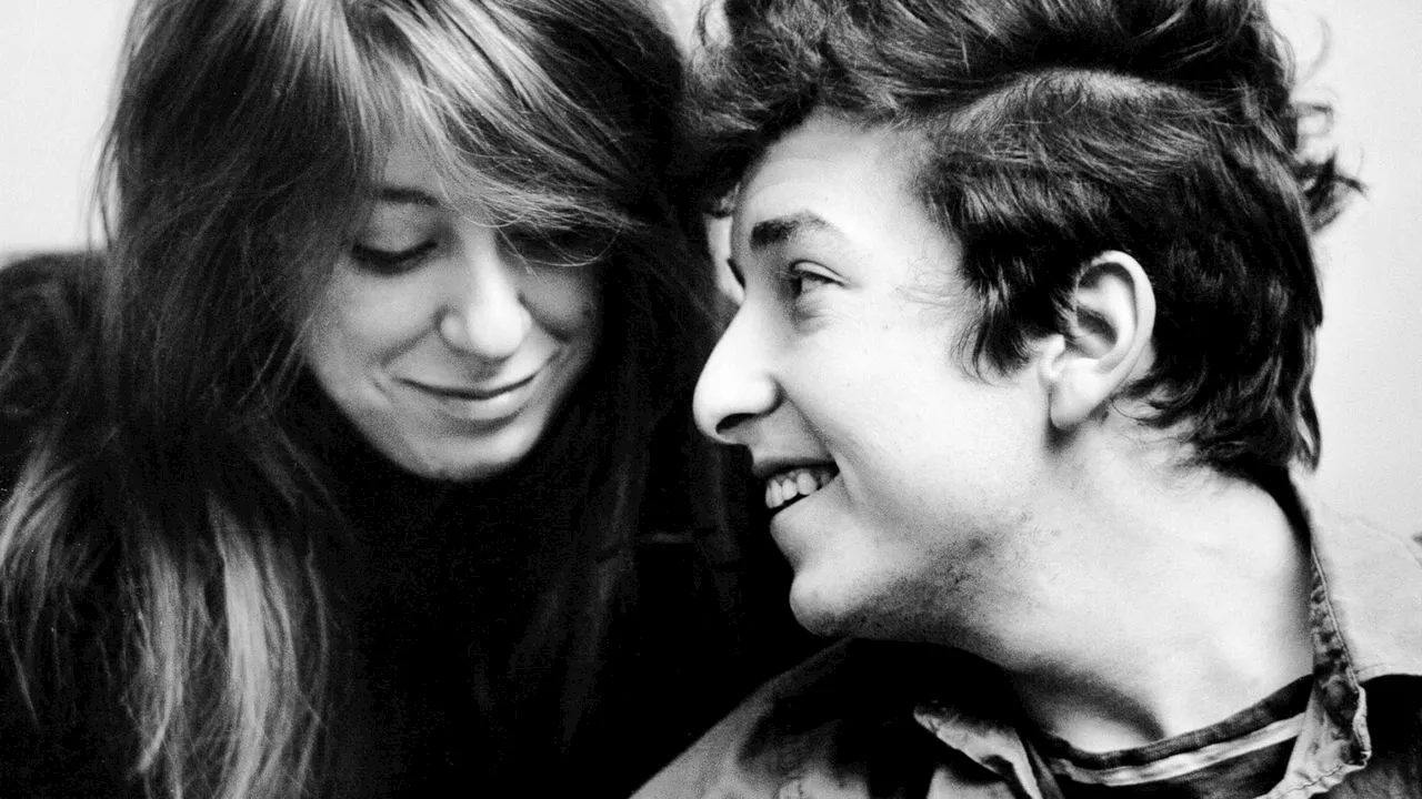 Suze Rotolo, l'amore di Bob Dylan immortalato nella copertina dell'album The Freewheelin'