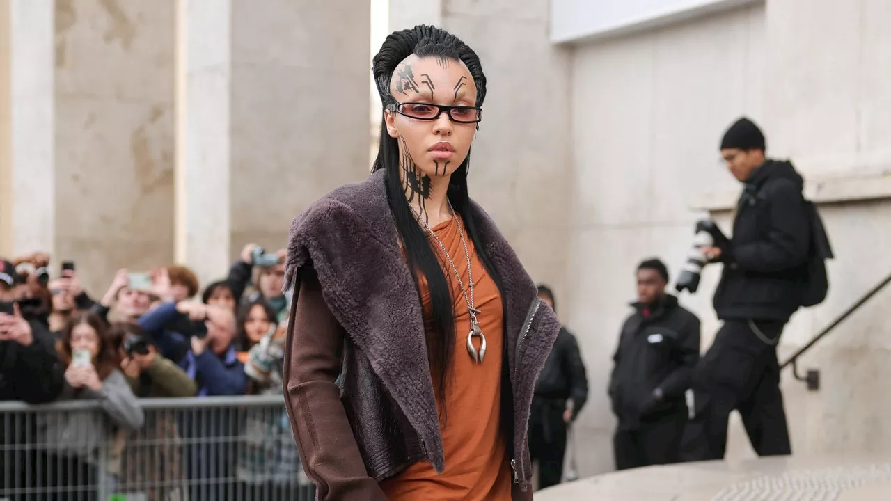 FKA twigs Wins for Most Extreme Fashion Week Transformation