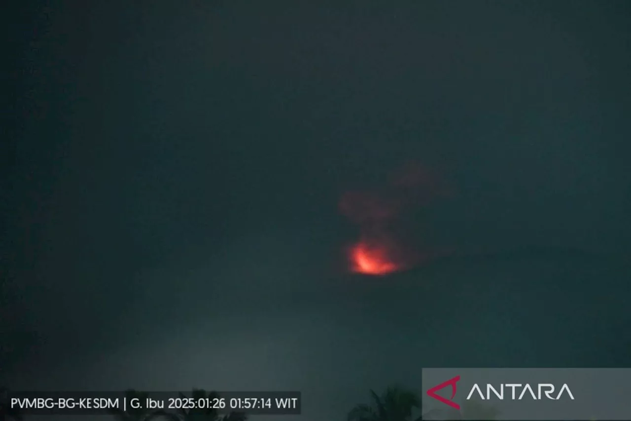 Erupsi Gunung Ibu di Halmahera Barat