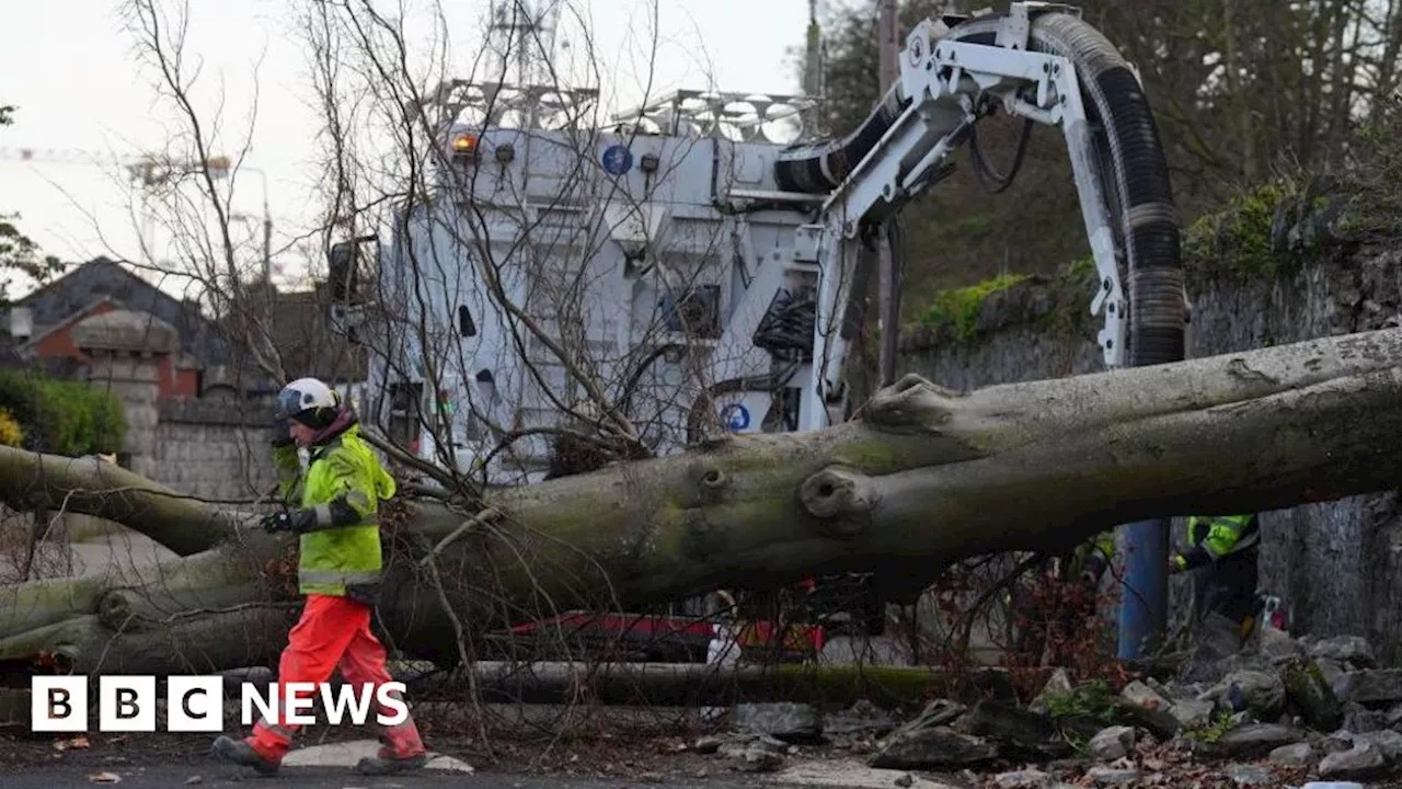 Storm Éowyn: High winds continue as nearly a million without power