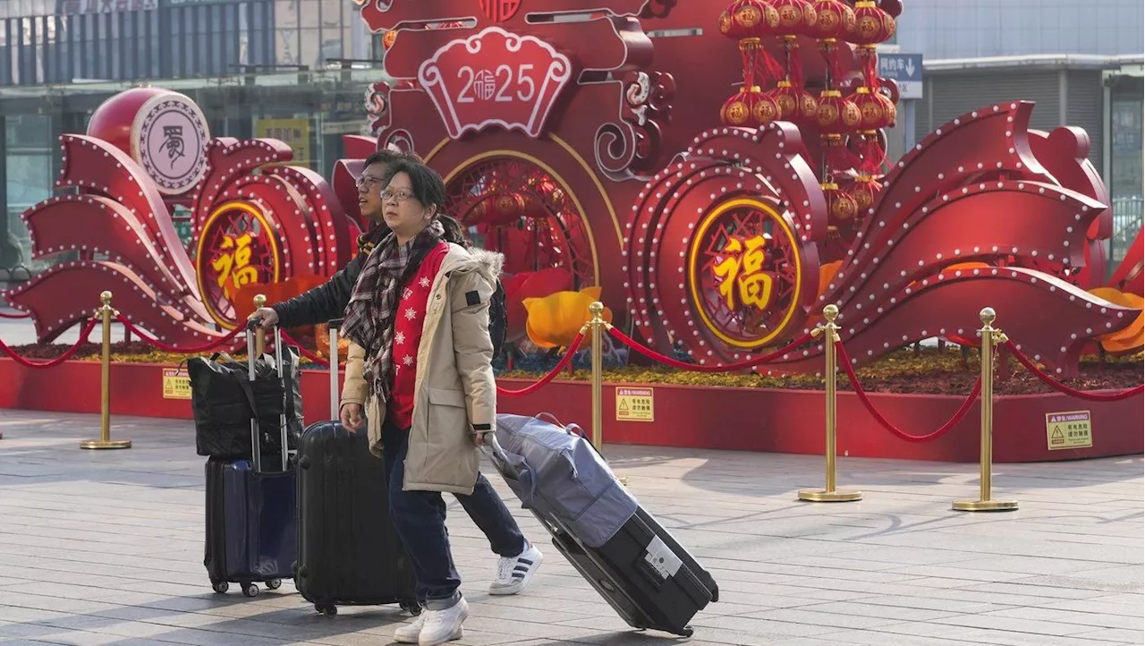 China's Lunar New Year Travel Rush Kicks Off with Billions of Trips Expected