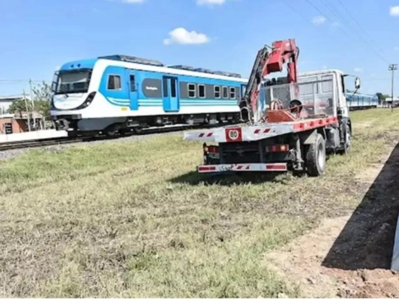 El Gobierno suspende la electrificación del Belgrano Sur y otras obras para usar US$ 1.700 millones en programas sociales
