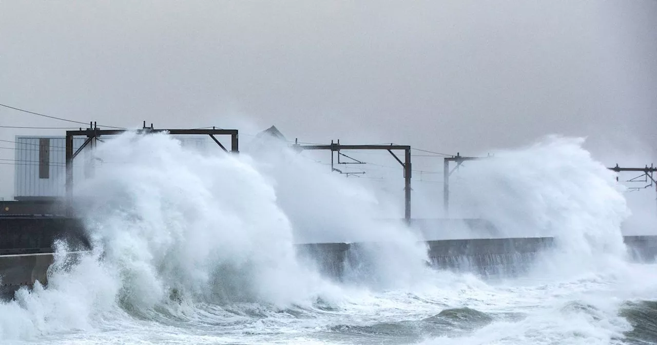 Storm Eowyn leaves 100,000 Scots without power hours after red weather warning