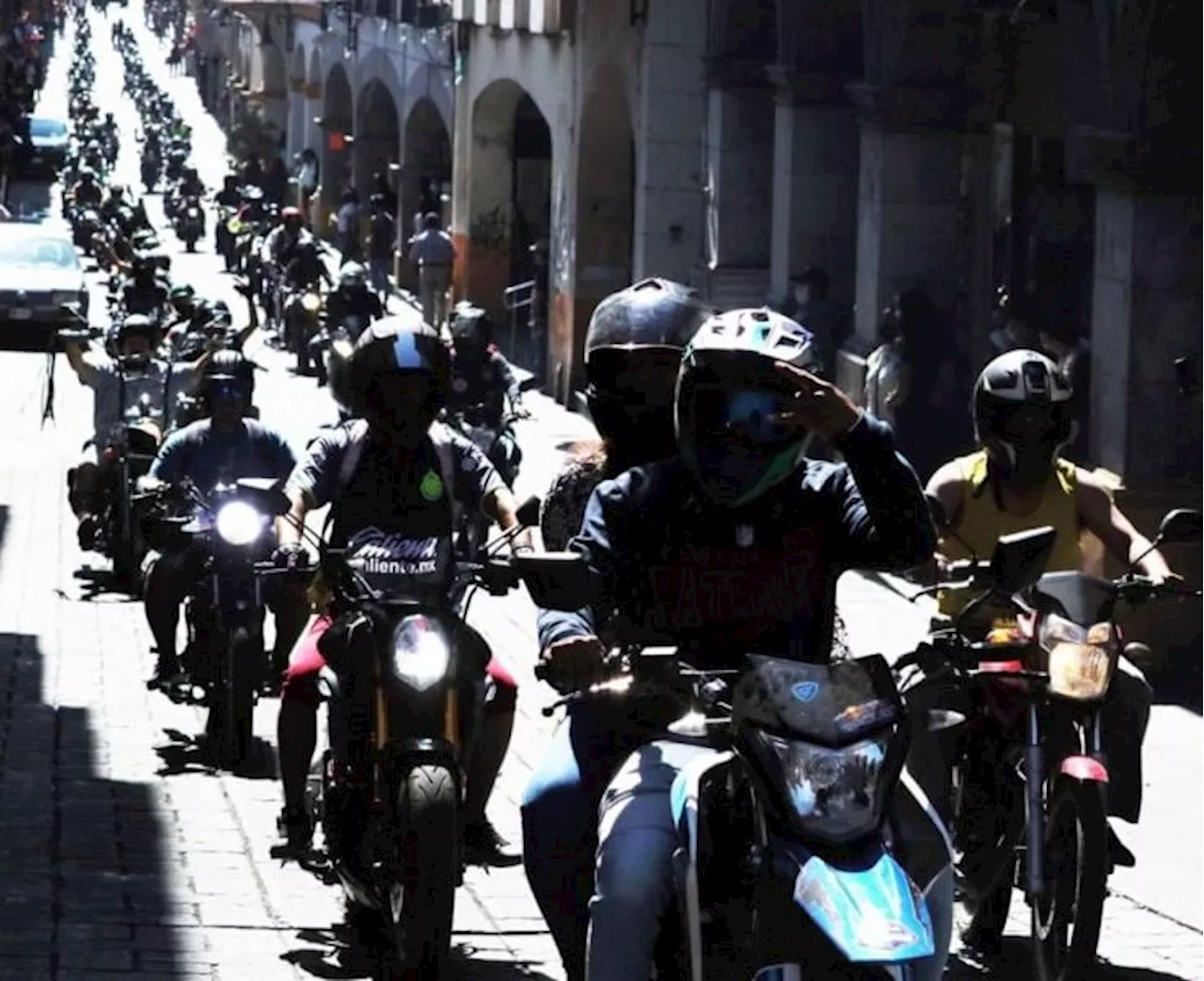 Cerca de 300 motociclistas marchan en Tuxtla Gutiérrez, Chiapas; piden frenar la ”ley chaleco'