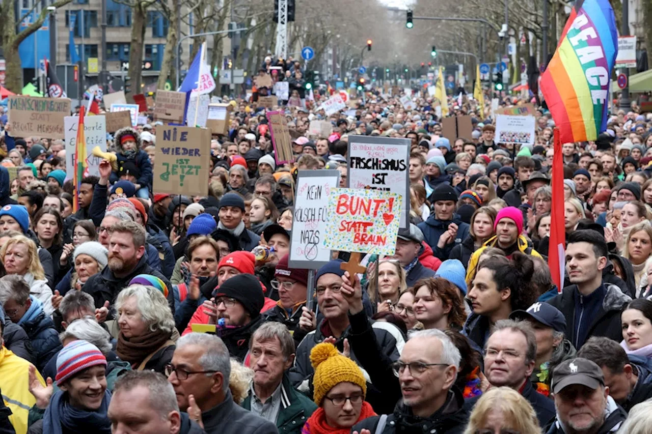 Klare Botschaft gegen Rechts in Köln - Demonstration gegen AfD und rechte Strömungen