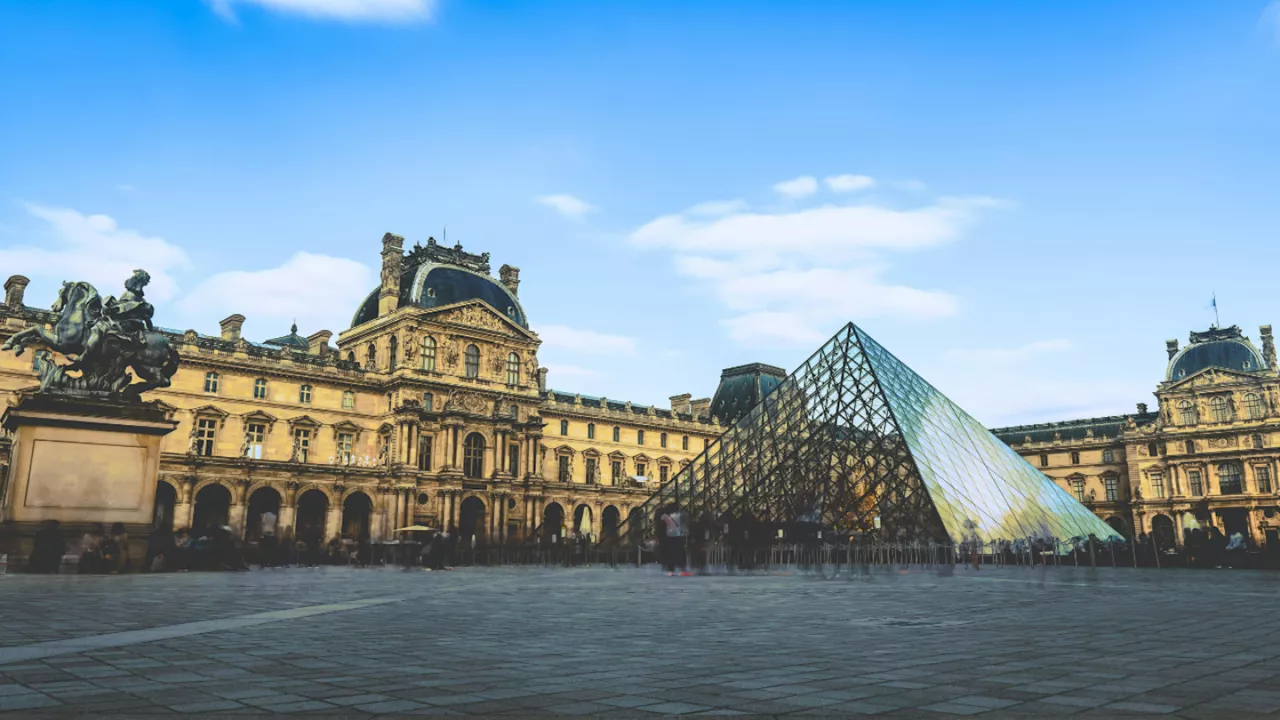 El Louvre presenta su primera exposición de moda