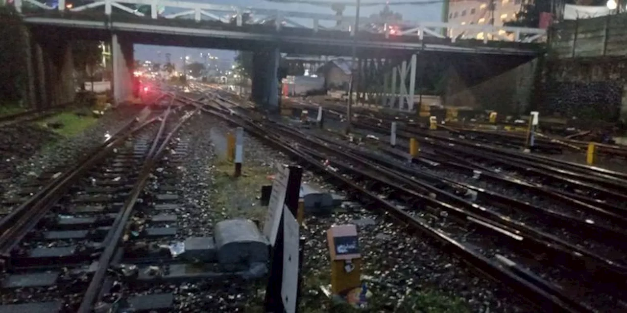 Jalur Rel Stasiun Bandung Kembali Normal Setelah Diserang Banjir