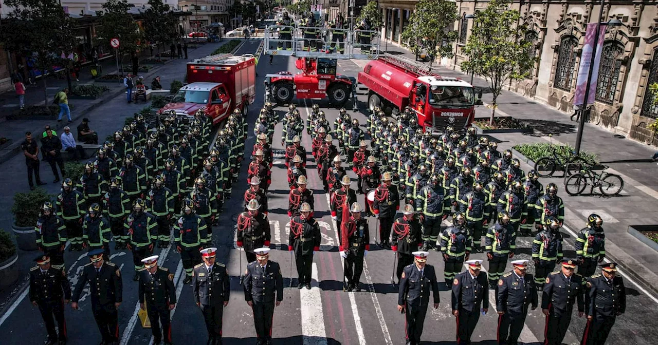 Desfile de Bomberos celebra 169 años de servicio en la Ciudad de México