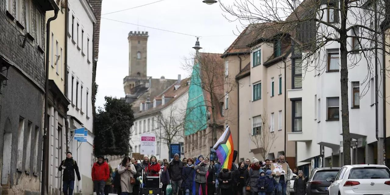 Mehrere Tausend Menschen demonstrieren gegen Rechtsruck und AfD in Fürth