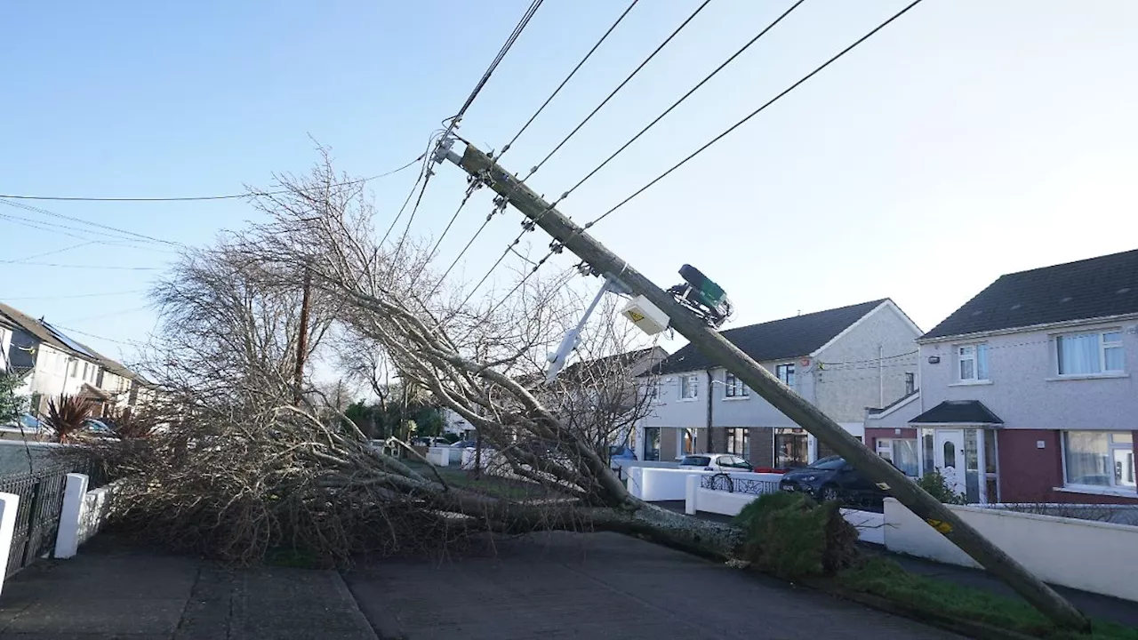 Hunderttausende ohne Srom: 'Eowyn' bringt Wind-Rekord in Irland - Lage entspannt sich nur langsam