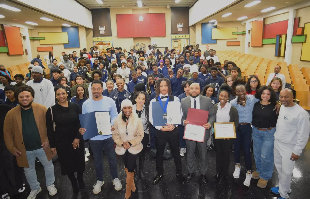 Rising teenage boxer Kahlil Gordon honored by his Harlem high school