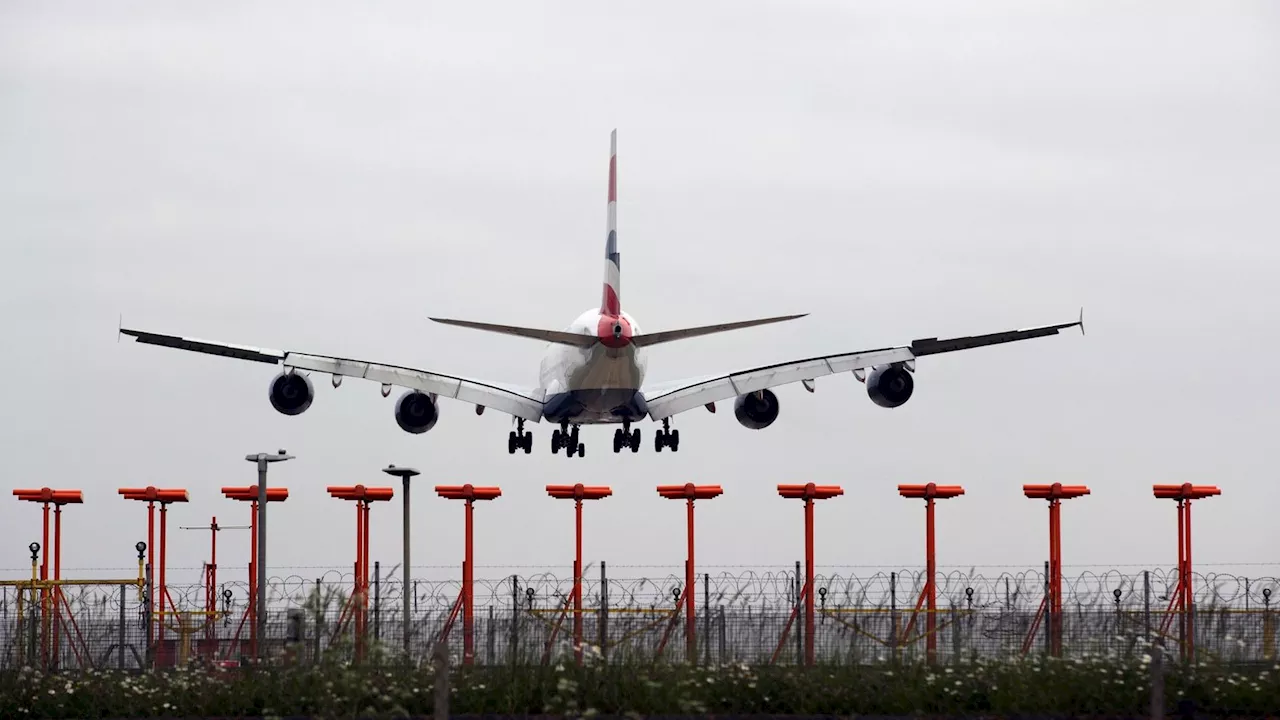 Miliband Won't Resign Over Heathrow Runway Plans