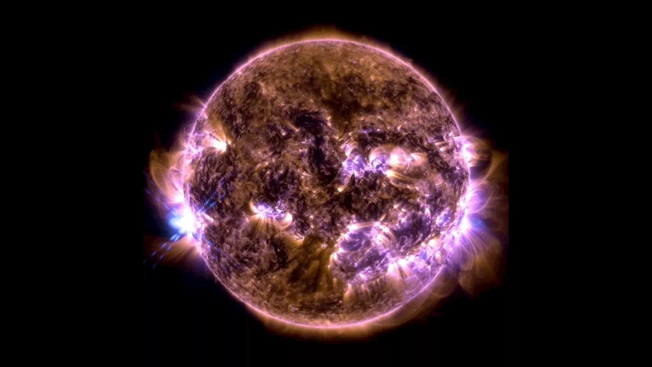 Sun's Coronal Loops 'Flicker' Before Solar Flares, Study Says