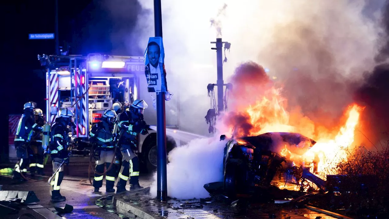 Verfolgungsfahrt in Essen: Fahrer flüchtet vor der Polizei – Auto geht in Flammen auf