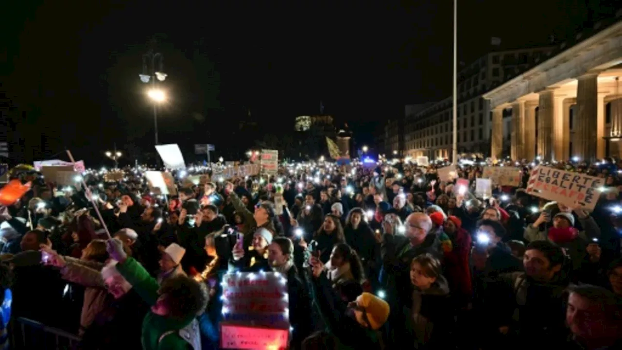 Zehntausende Menschen demonstrieren in Berlin und Köln gegen Rechtsruck