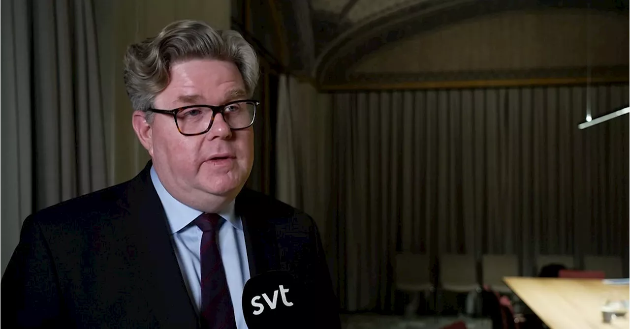 Justitieminister Gunnar Strömmer i möte med polisen efter sprängningar