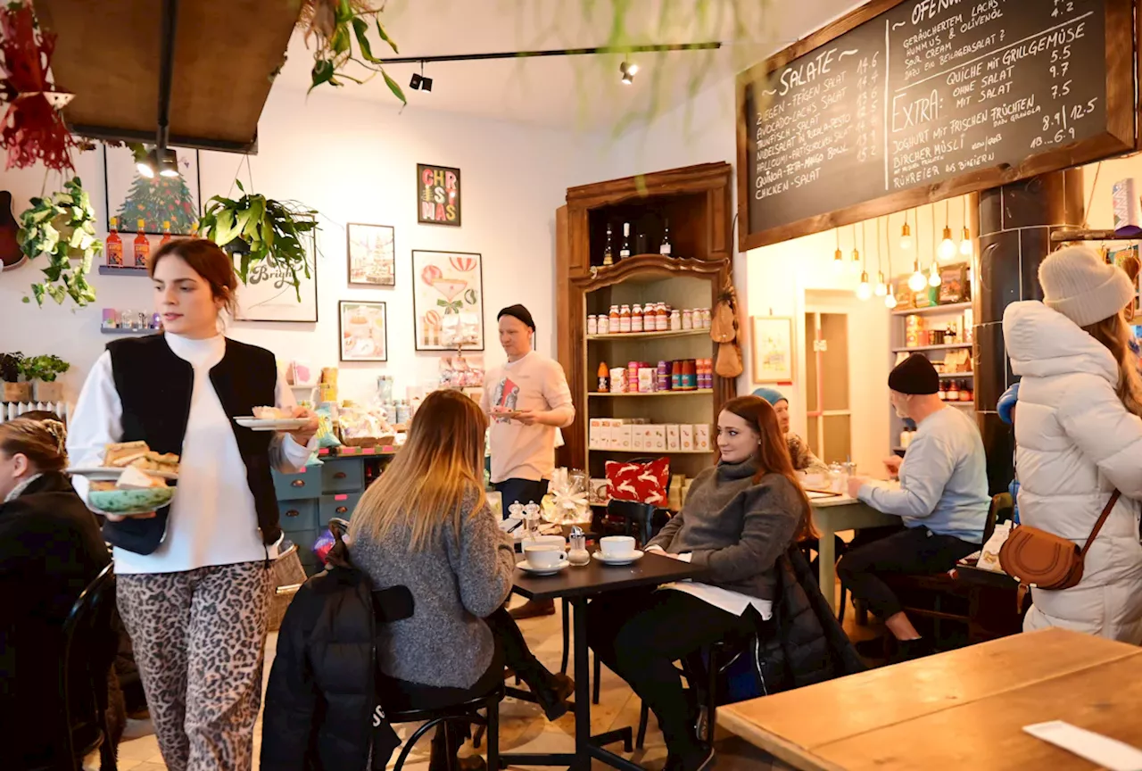 Café Kleine Markthalle Lehel in München: Frühstück mit Versuchung