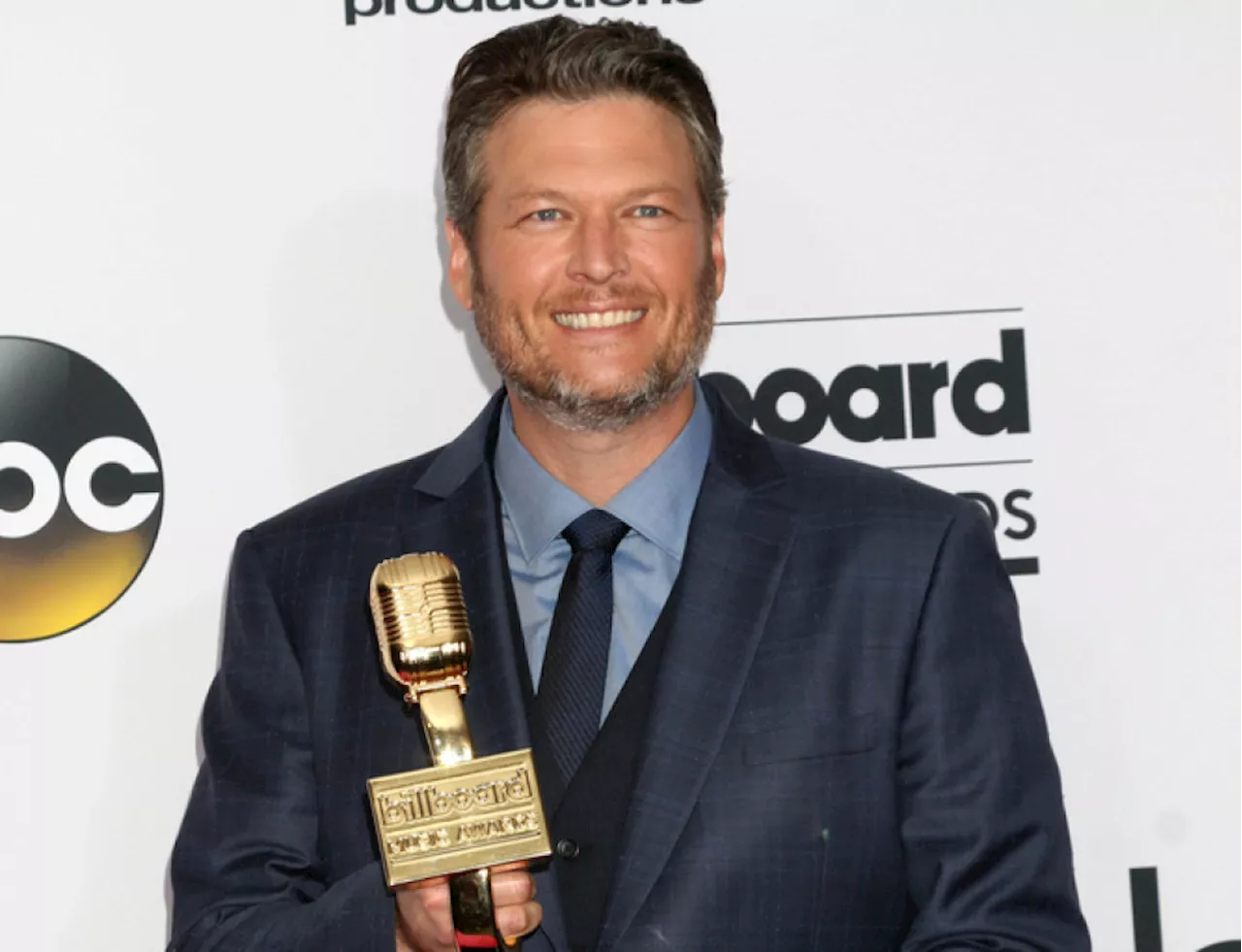 Bikin Tato jadi Kesalahan Terbesar Dalam Hidup Blake Shelton